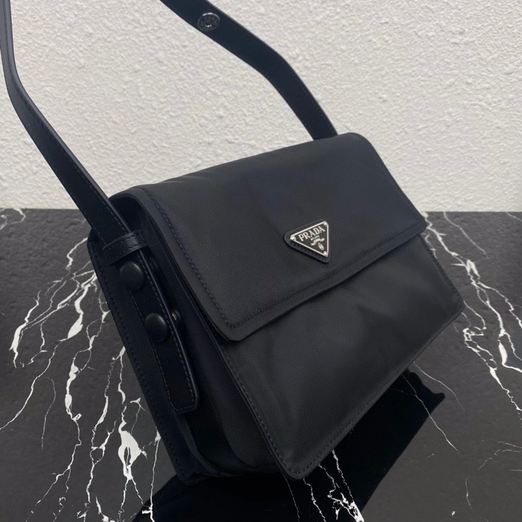MOMO-1BD313_RDLN_F0002_V_OOO high quality version 1BD313-RDLN-F0002-V-OOO nylon item：B-B063L0610C