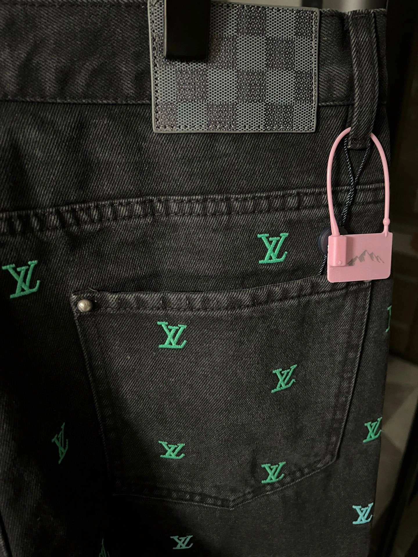 air-- 8V embroidery item:E-F199G1207