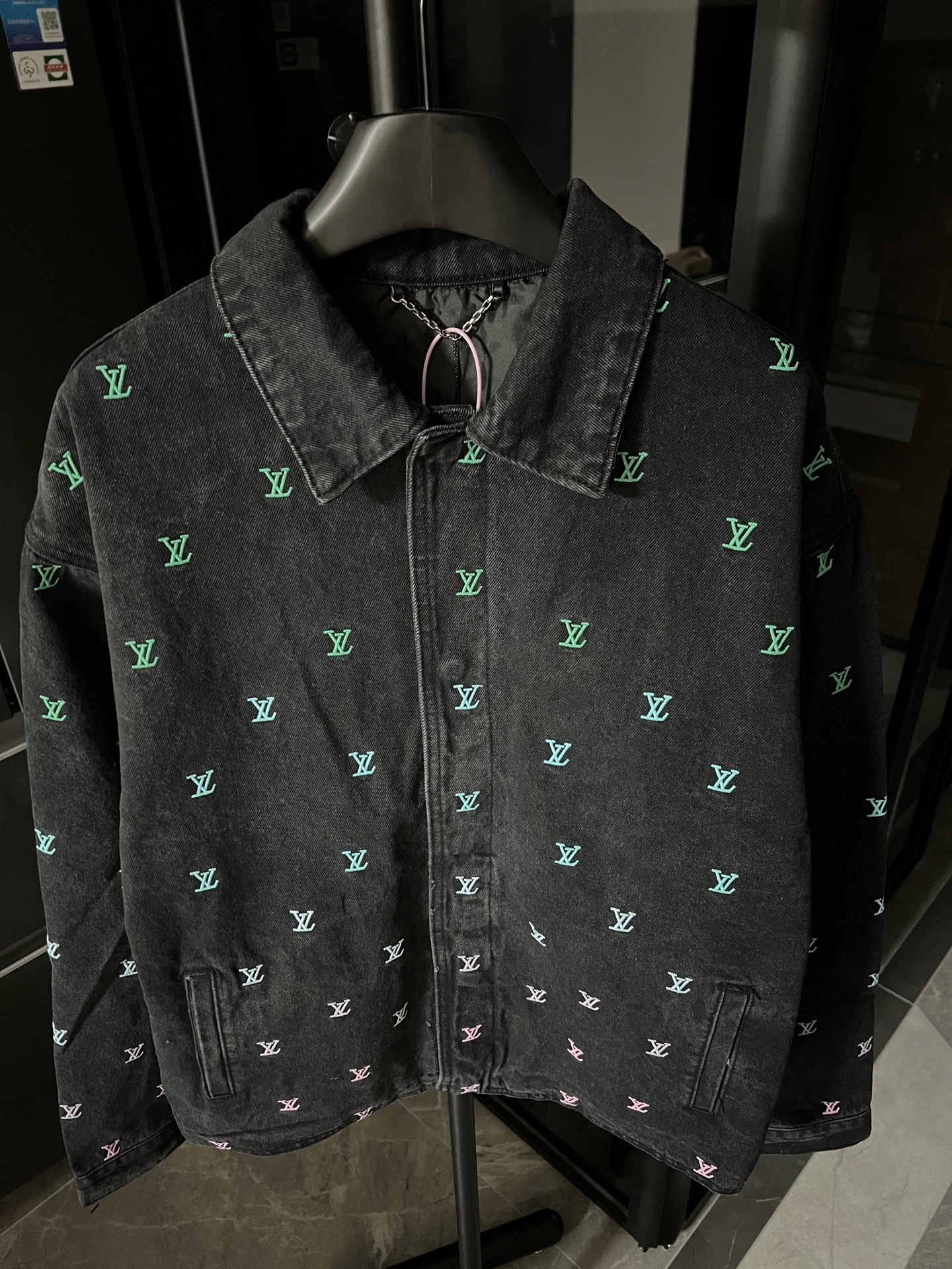 air-- 8V embroidery item:E-F199G1207