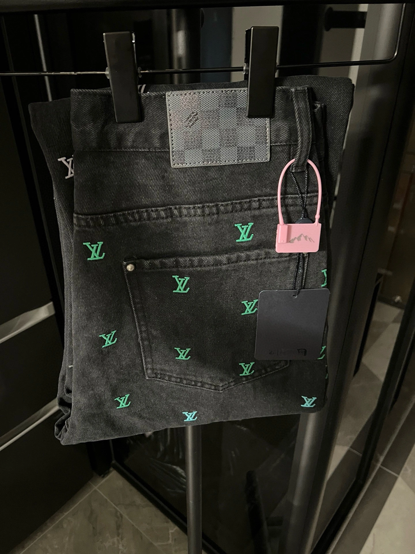 air-- 8V embroidery item:E-F199G1207