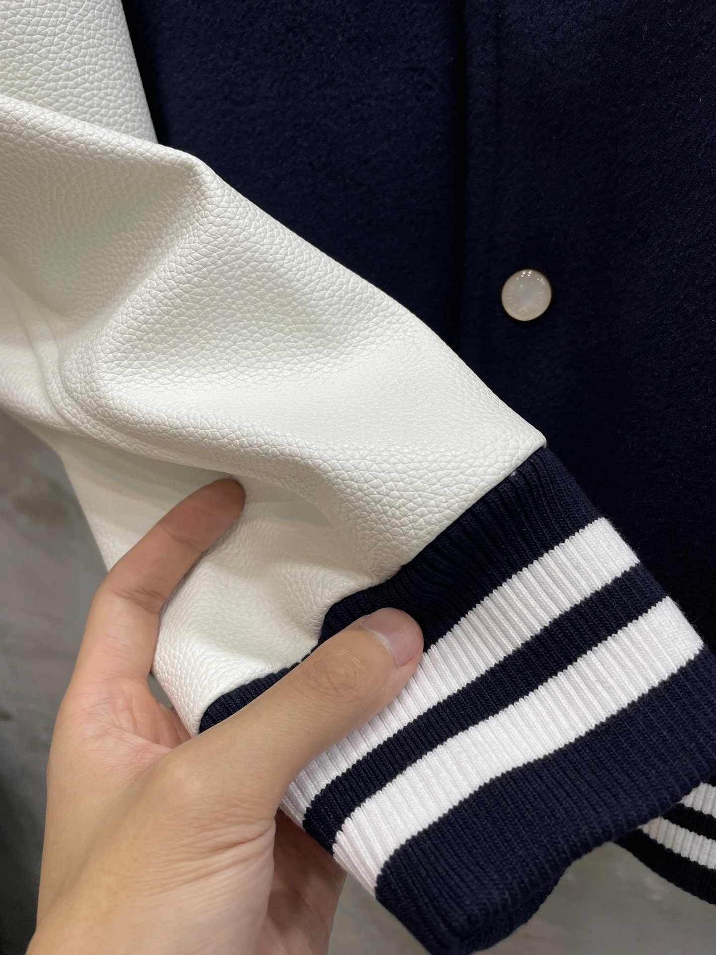 air-- 8V embroidery wool item: E-F431I2922