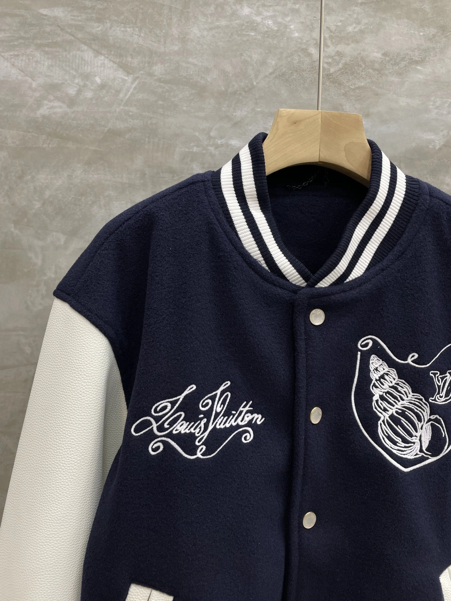 air-- 8V embroidery wool item: E-F431I2922