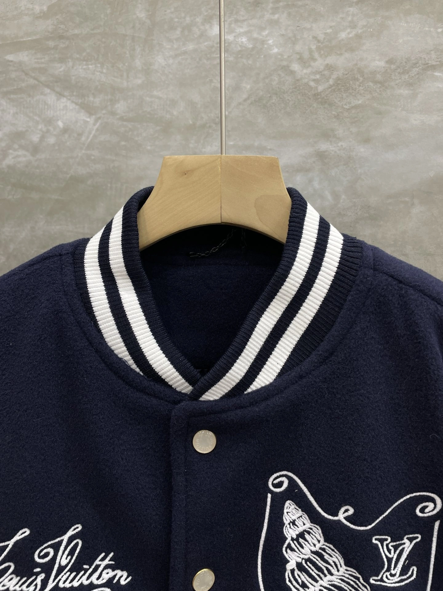 air-- 8V embroidery wool item: E-F431I2922