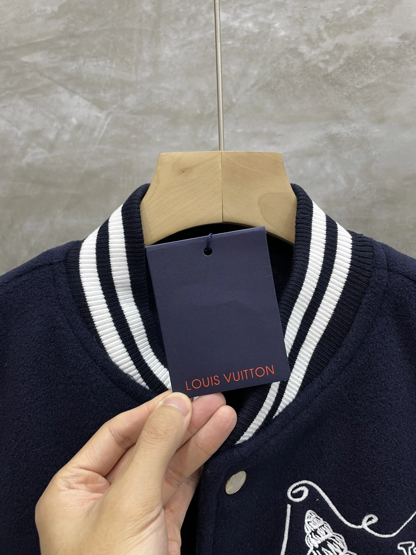 air-- 8V embroidery wool item: E-F431I2922