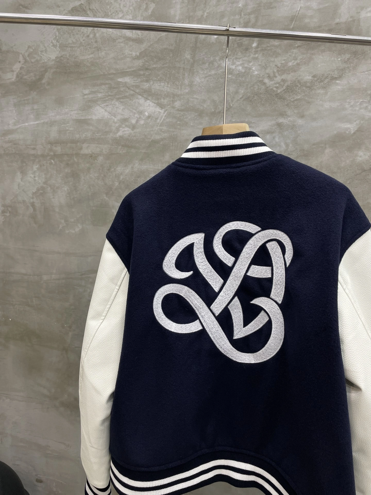 air-- 8V embroidery wool item: E-F431I2922