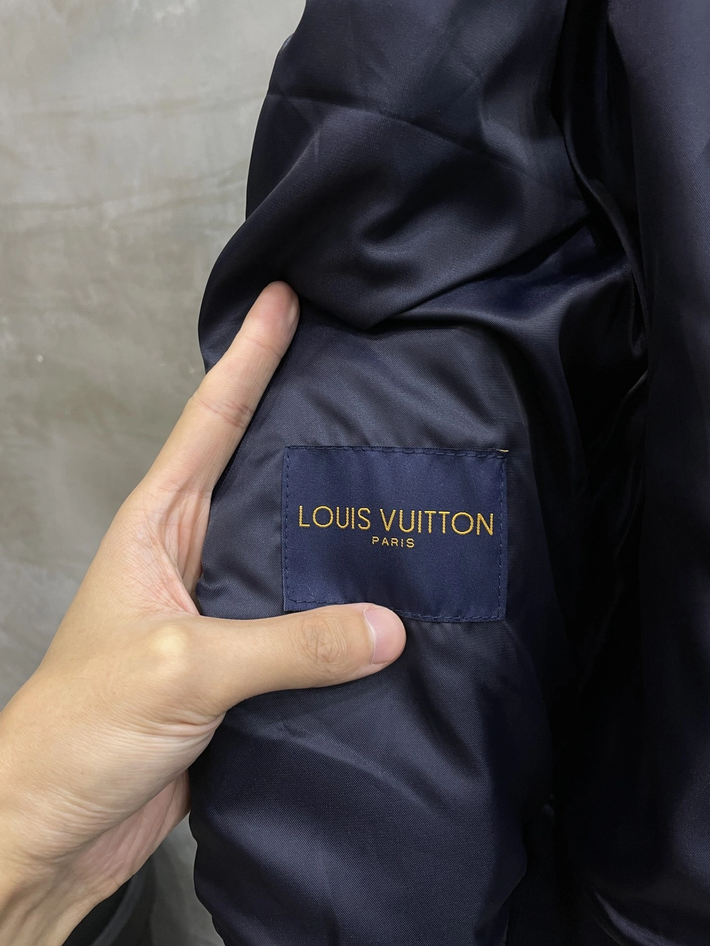 air-- 8V embroidery wool item: E-F431I2922