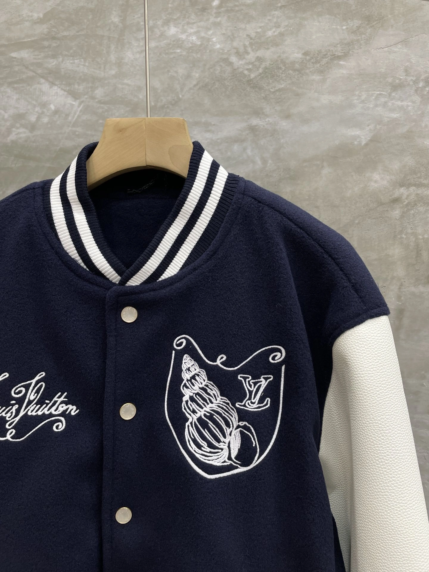 air-- 8V embroidery wool item: E-F431I2922