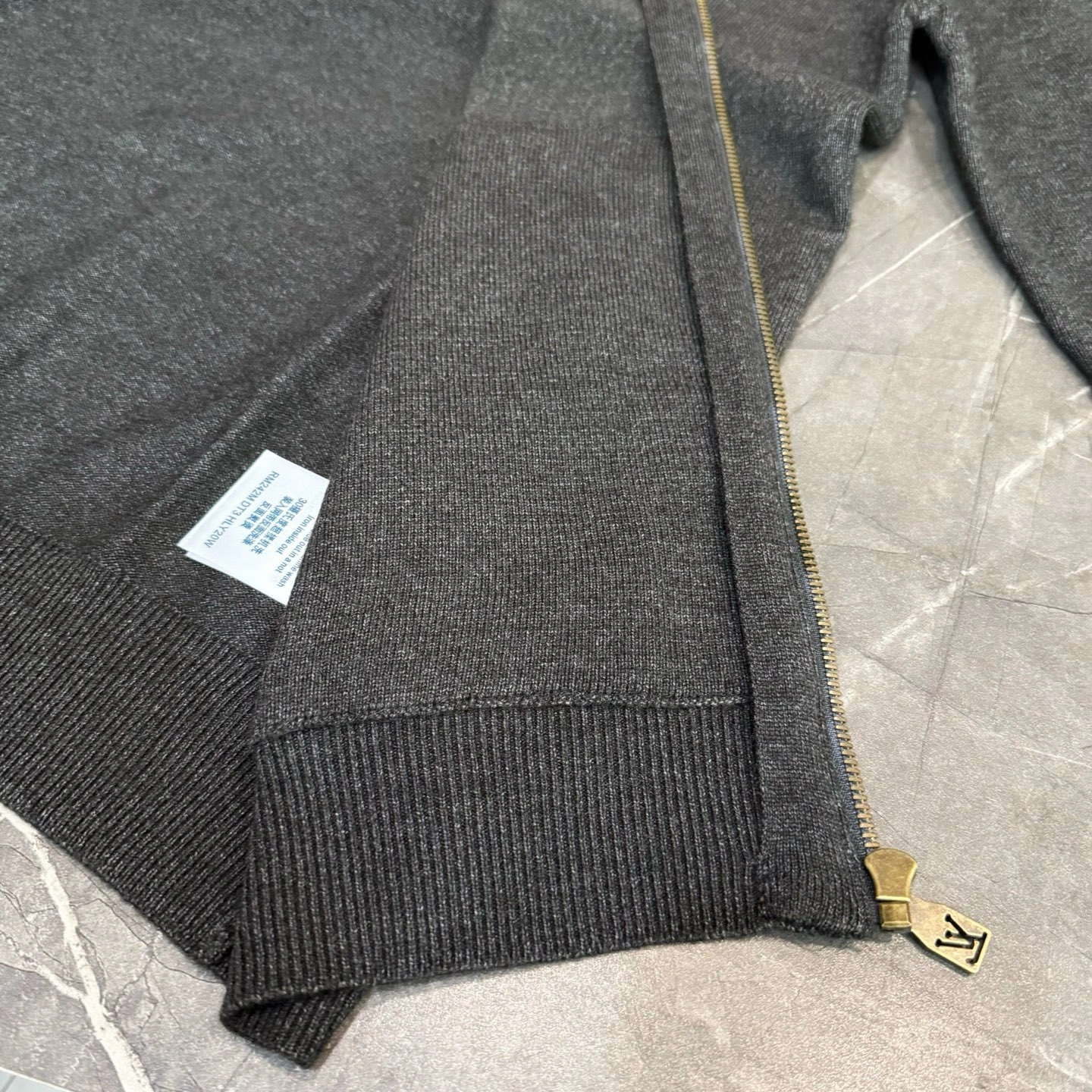 air-- 8V wool oversize item: E-F190J0522H