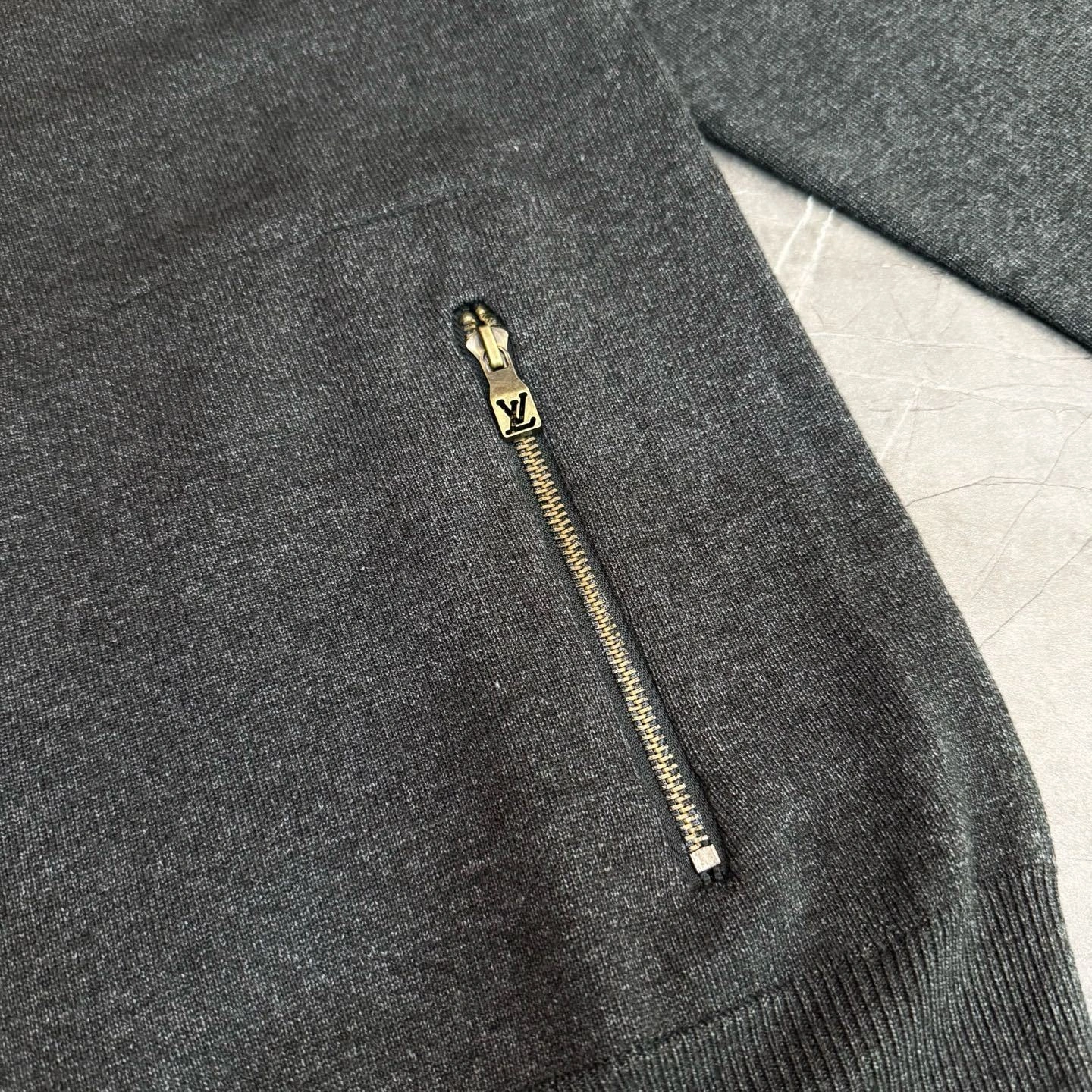 air-- 8V wool oversize item: E-F190J0522H