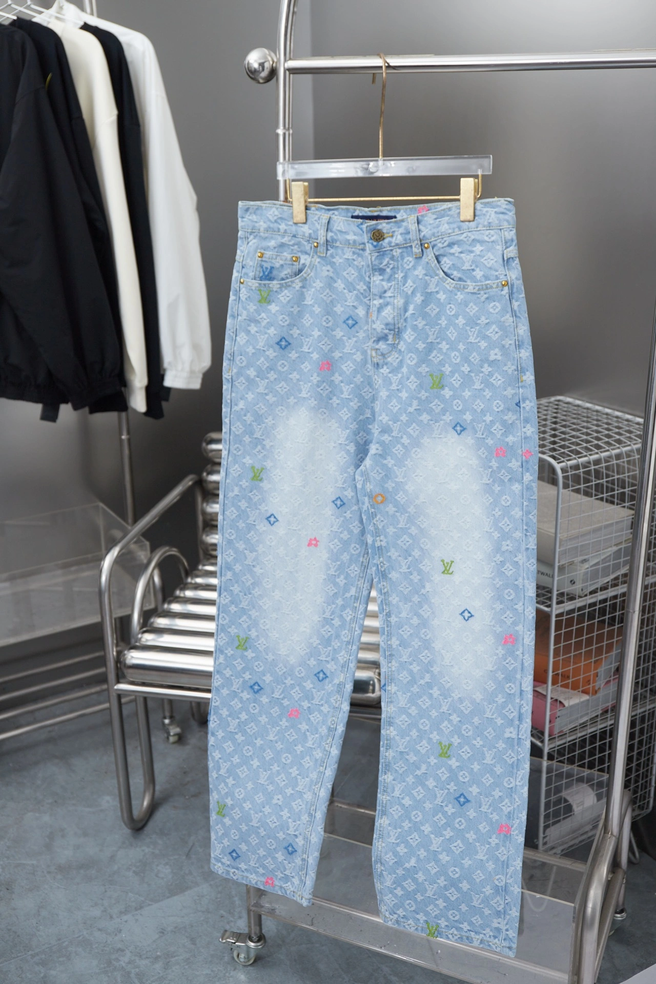 air- 8V embroidery item:D-F200K2811