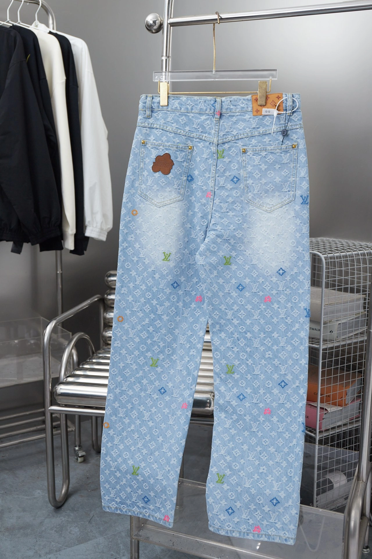 air- 8V embroidery item:D-F200K2811