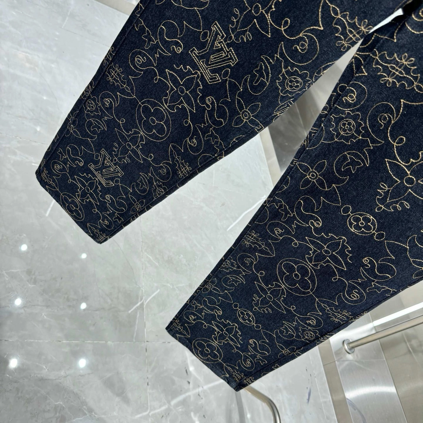 air- 8V embroidery item:E-F431I2117
