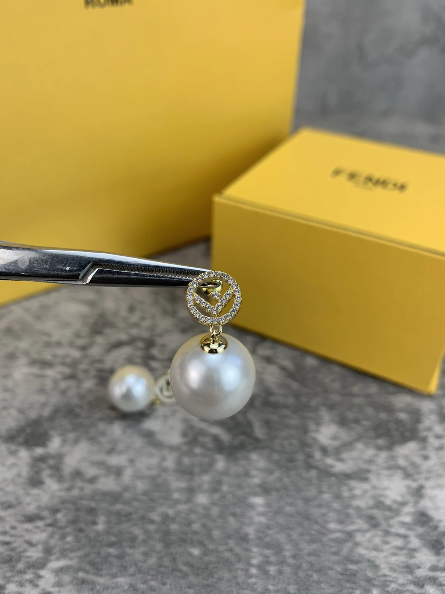 barbara- F594i item:D-S092F1688