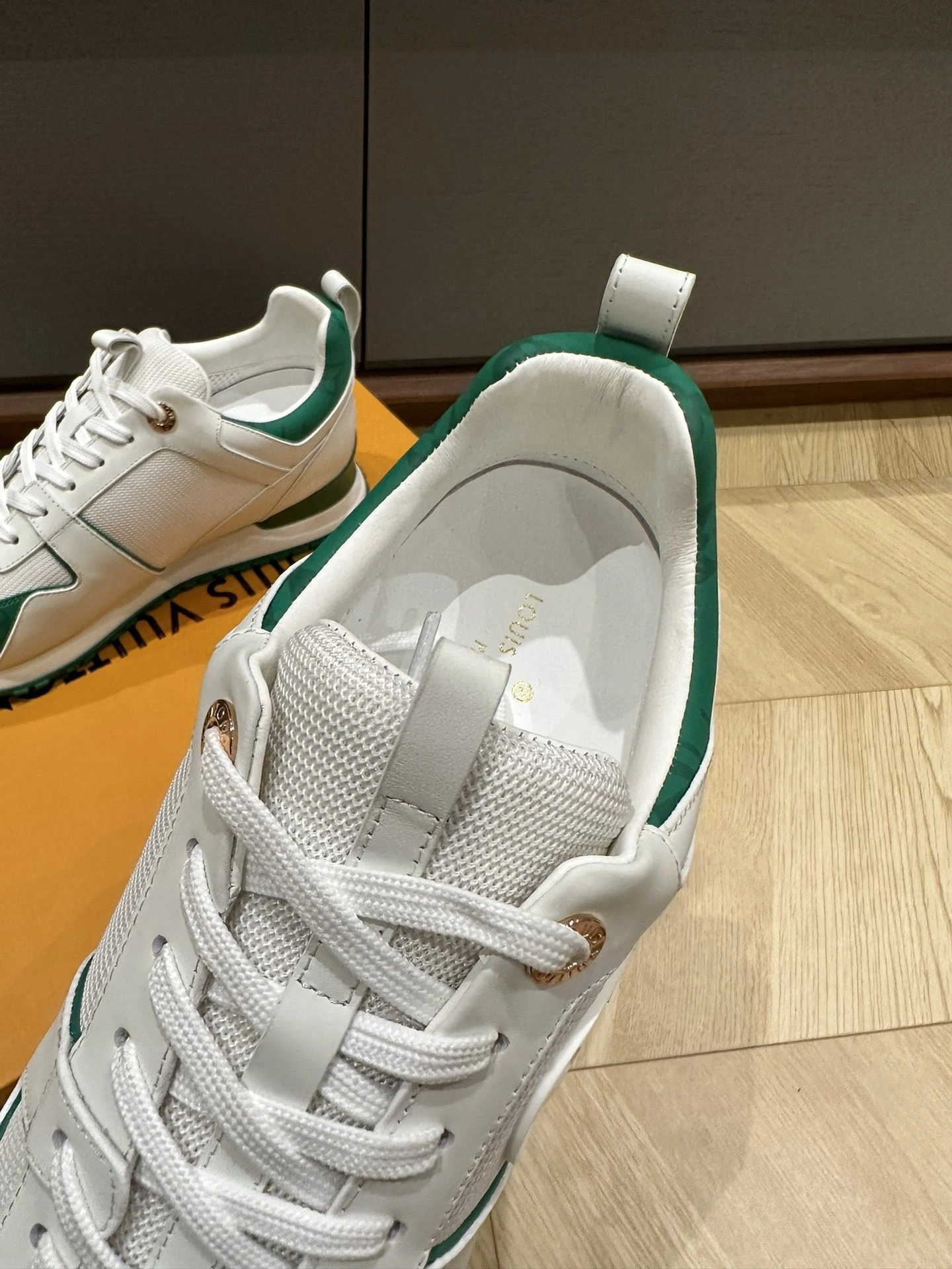 coco-- 1AB1T7 item:C-X003I0979Y