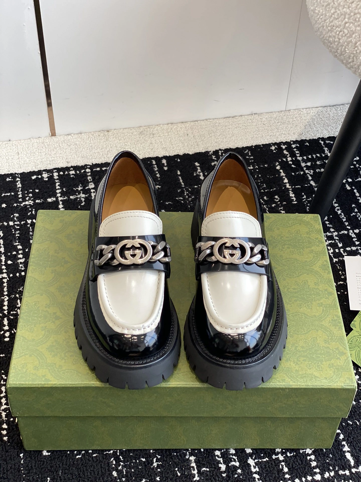 coco-- 756401 DS8J0 1072 item:C-X187I1132Y