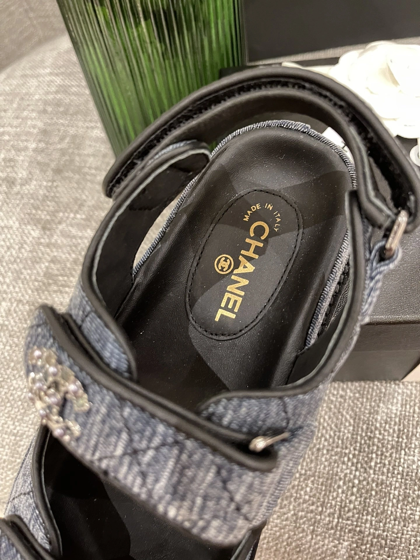 coco-- G35927 X56243 0L122 item:C-X003F2166Y