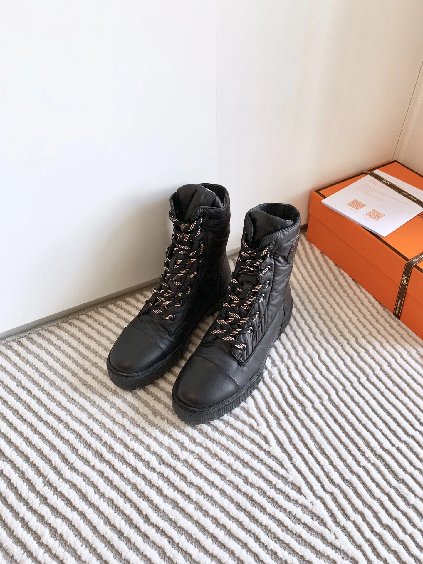coco-- H222052Z 02 item:C-X032I2863Y