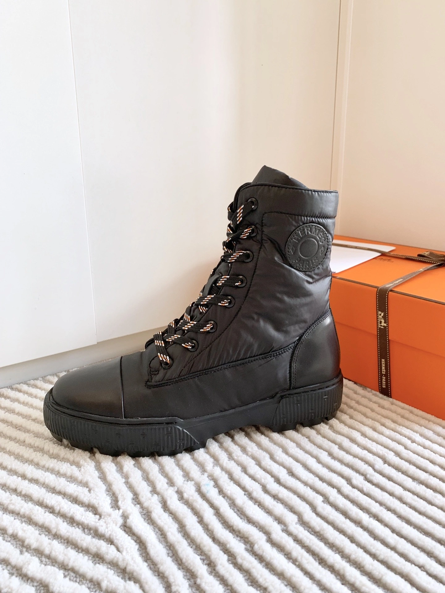 coco-- H222052Z 02 item:C-X032I2863Y