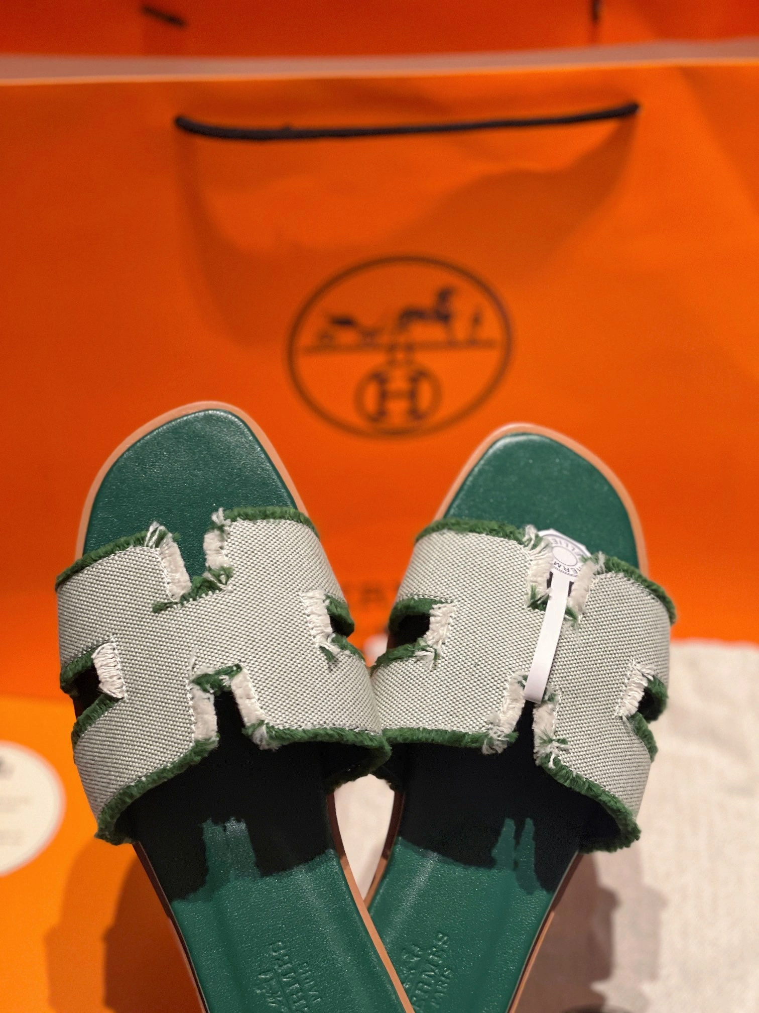 coco-- H231095Z V1 item:C-X000G2711Y