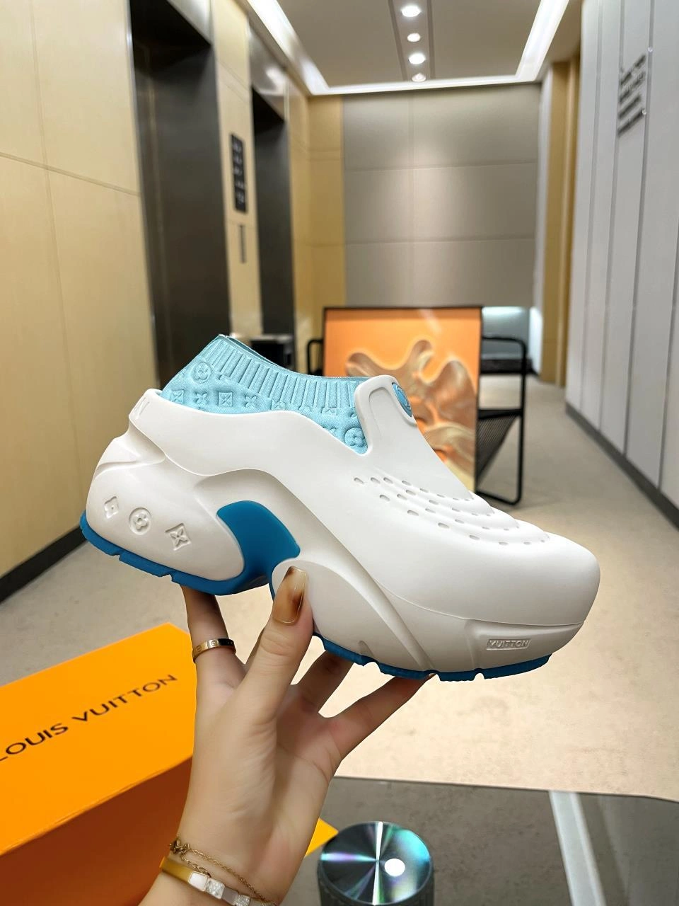 coco-- item:C-X000H0116Y