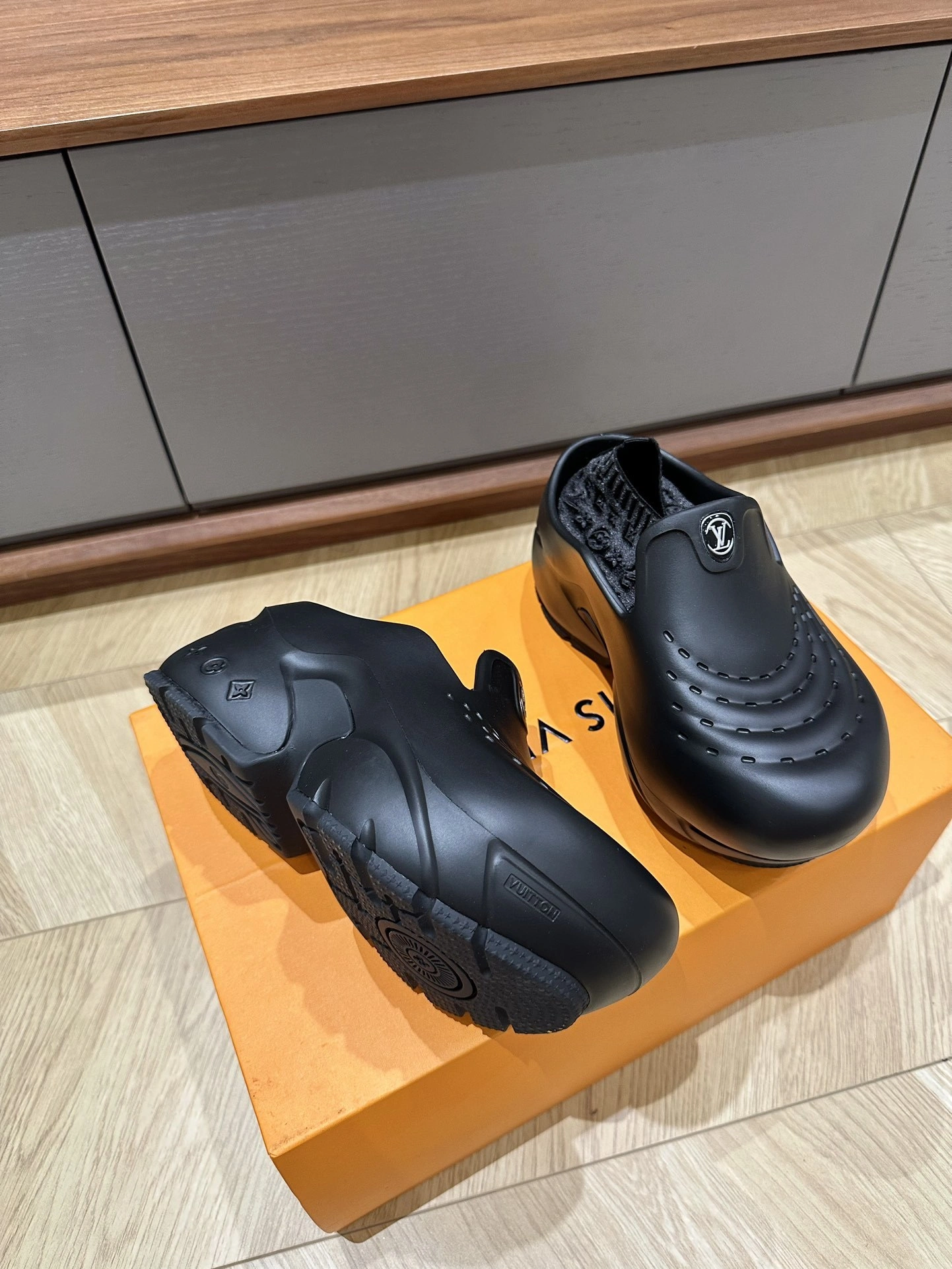 coco-- item:C-X003G2909Y