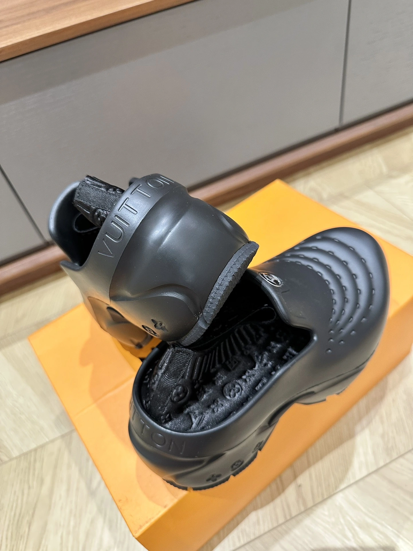 coco-- item:C-X003G2909Y