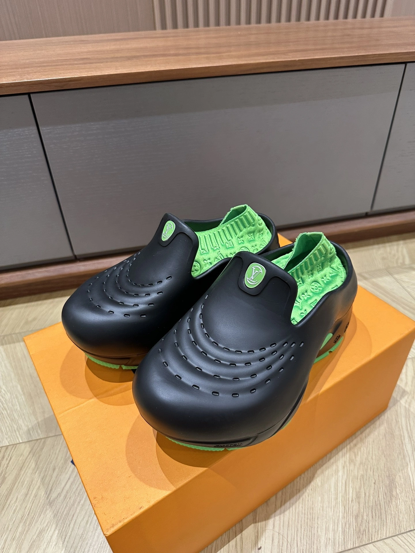 coco-- item:C-X003G2910Y