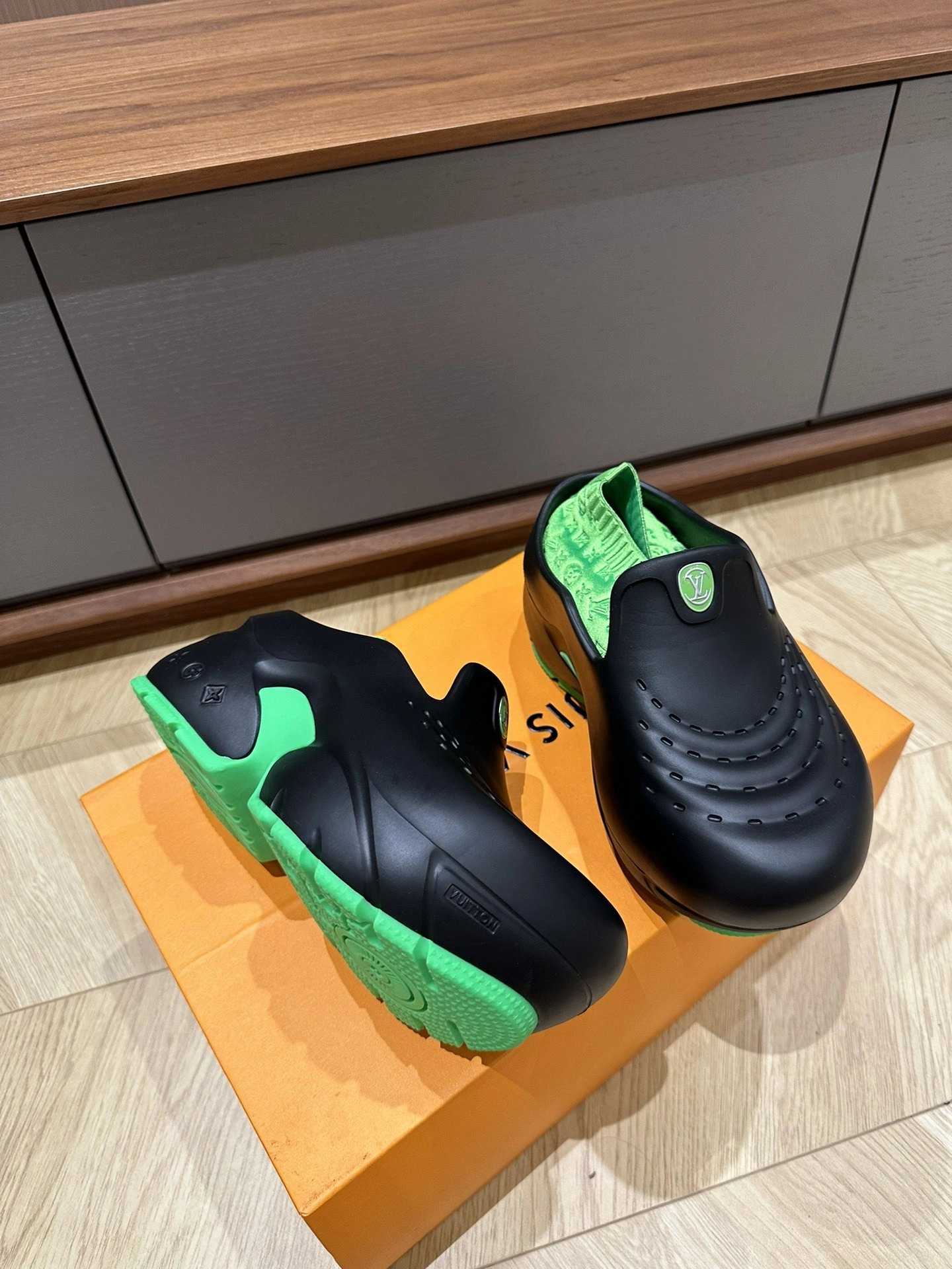 coco-- item:C-X003G2910Y