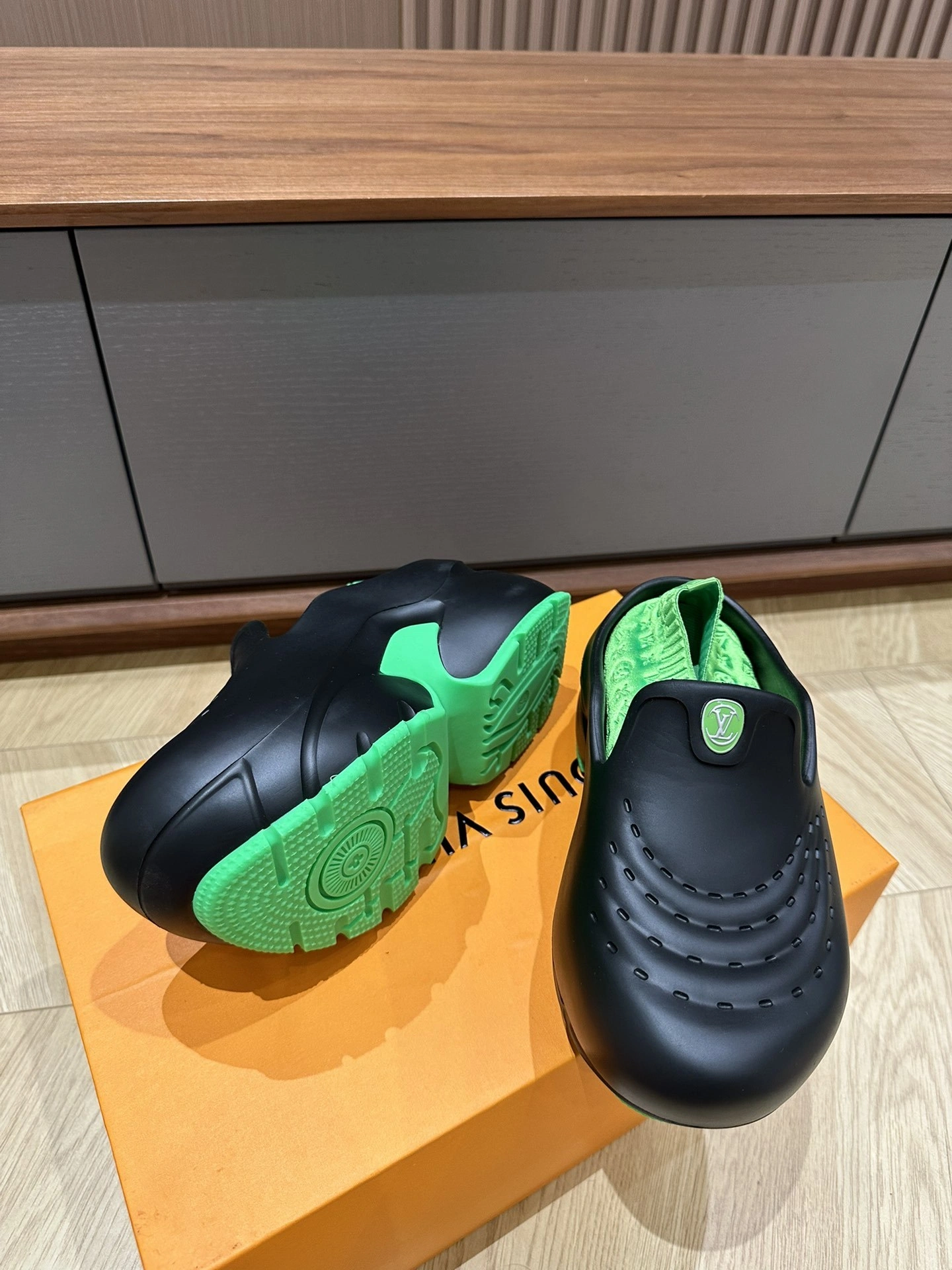 coco-- item:C-X003G2910Y