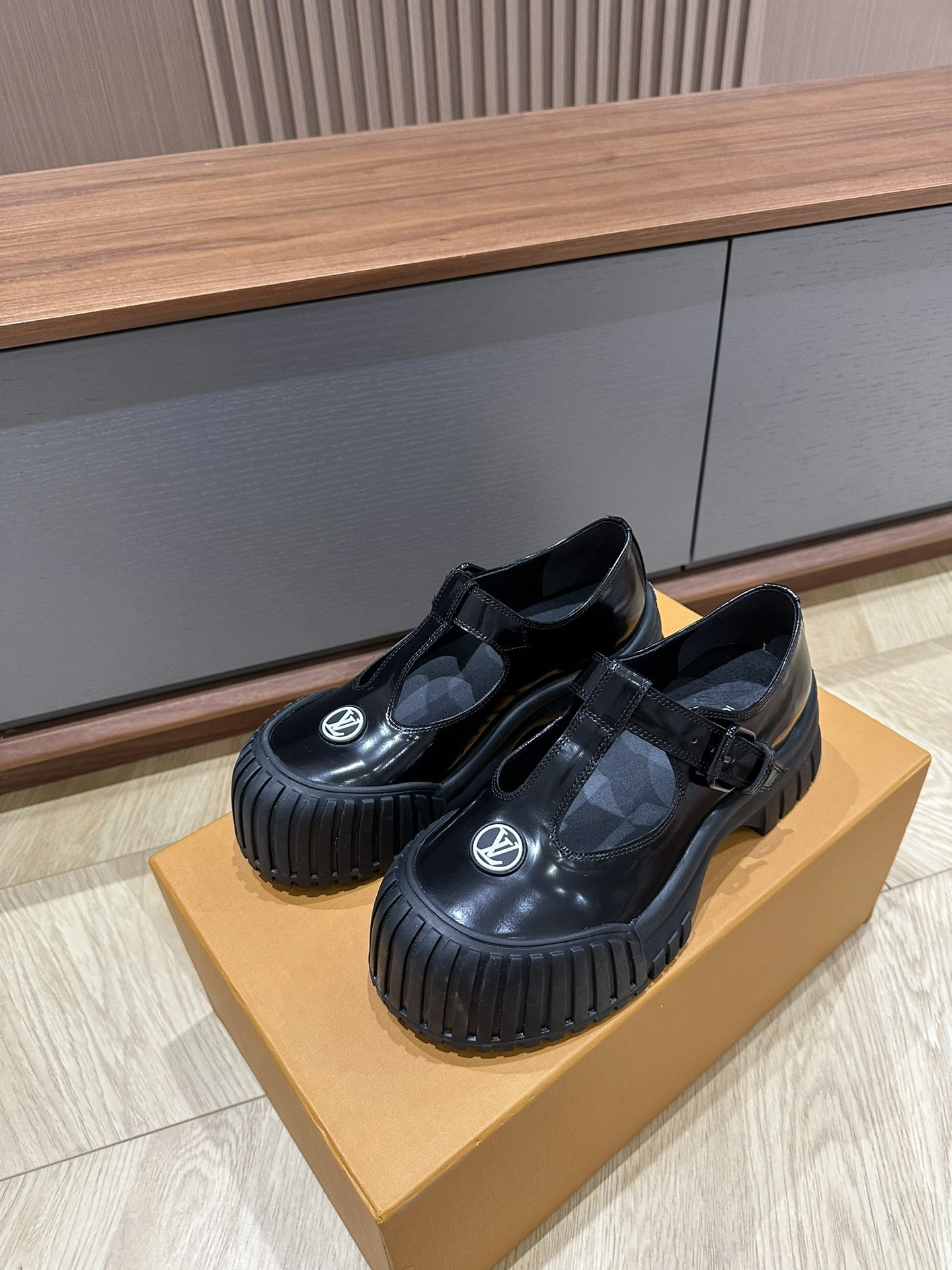 coco-- item:C-X003H1610Y