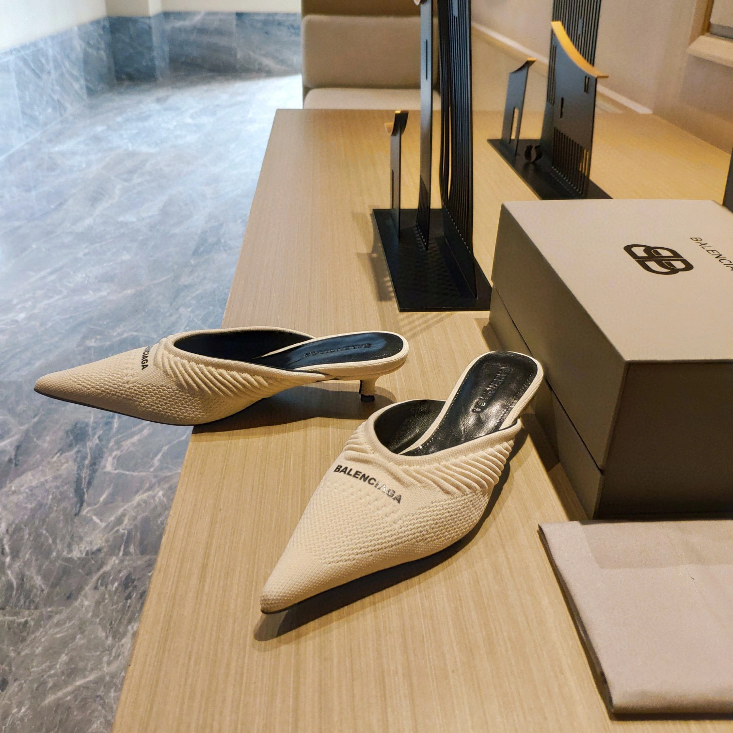 coco- heel height 4cm 2Colour item:B-X028C0602-2