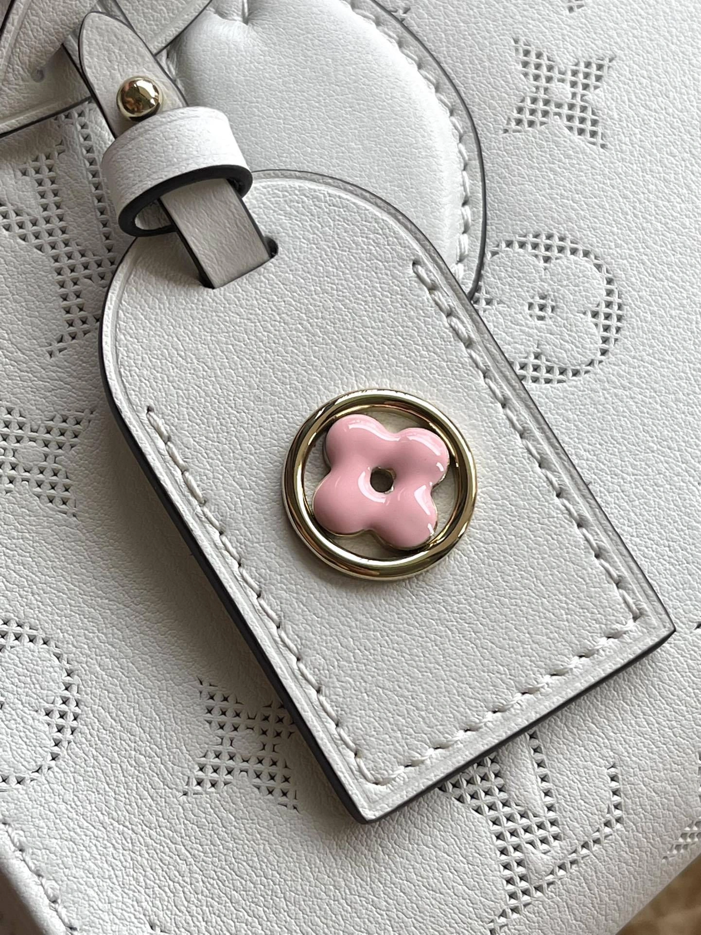 custombag-- 8V M11274 counters quality OnTheGo East West cowhide item:D-B574J0839