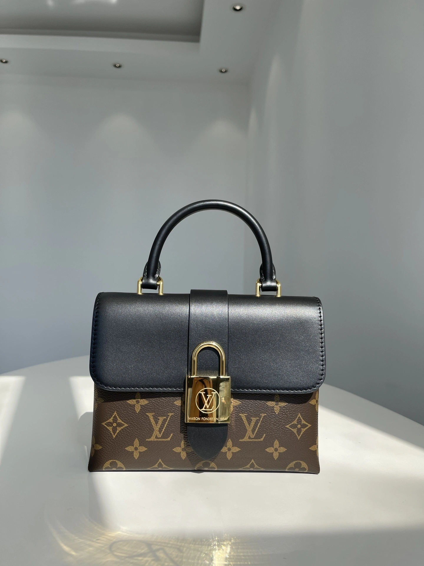 custombag-- 8V M44141 Calfskin item:D-B432F2060