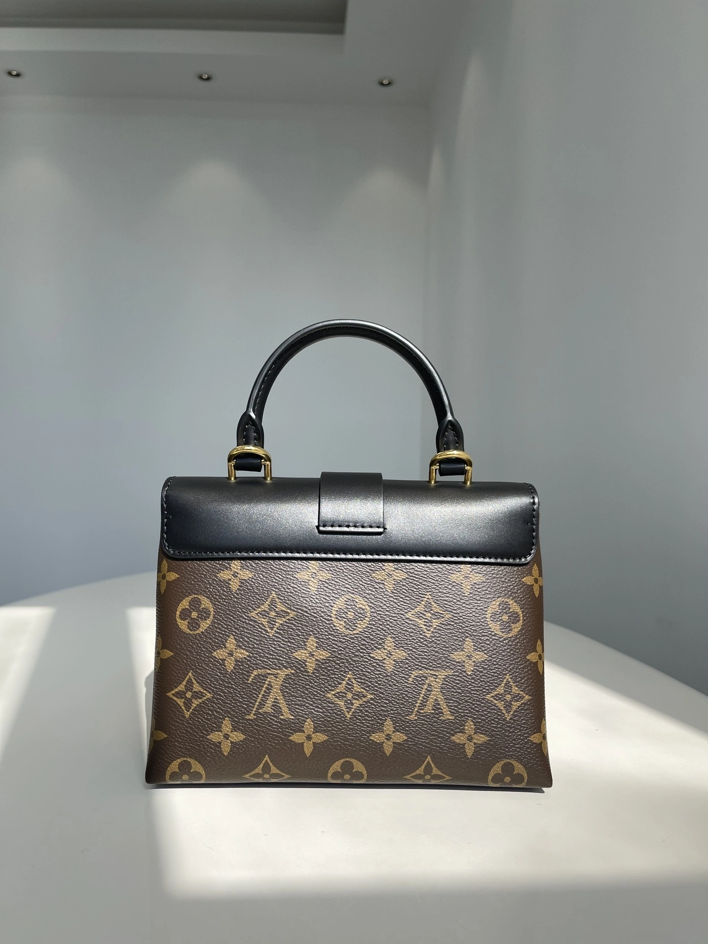 custombag-- 8V M44141 Calfskin item:D-B432F2060