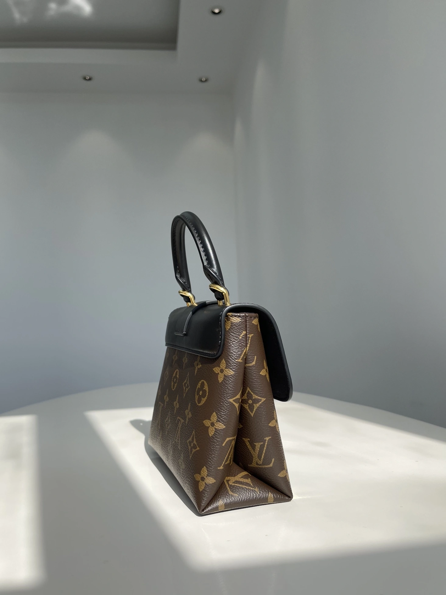 custombag-- 8V M44141 Calfskin item:D-B432F2060