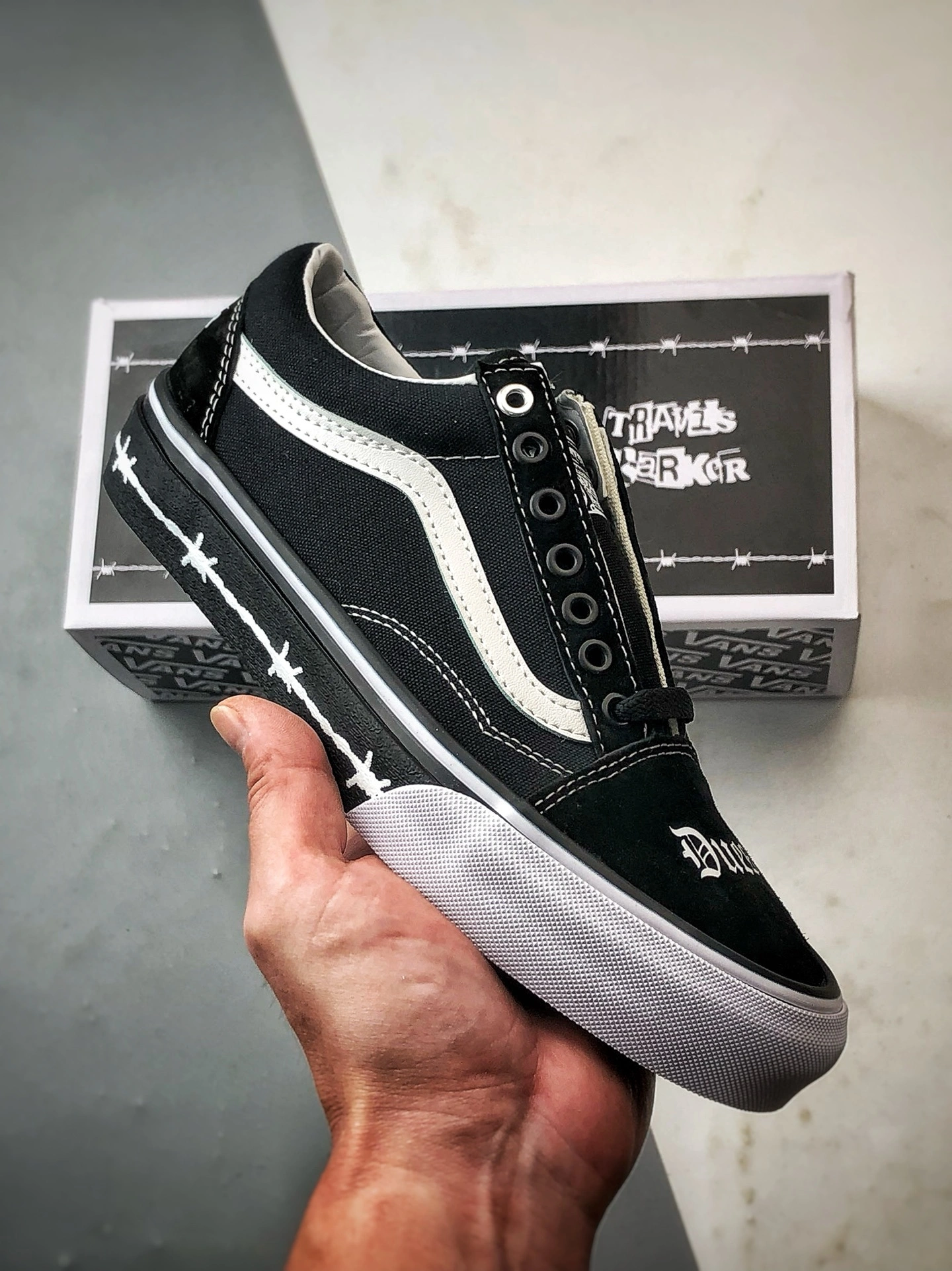 Flying pig--Other brands VN000E9TMCG V19s x Travis Barker Old Skool item: E-X000L2819B