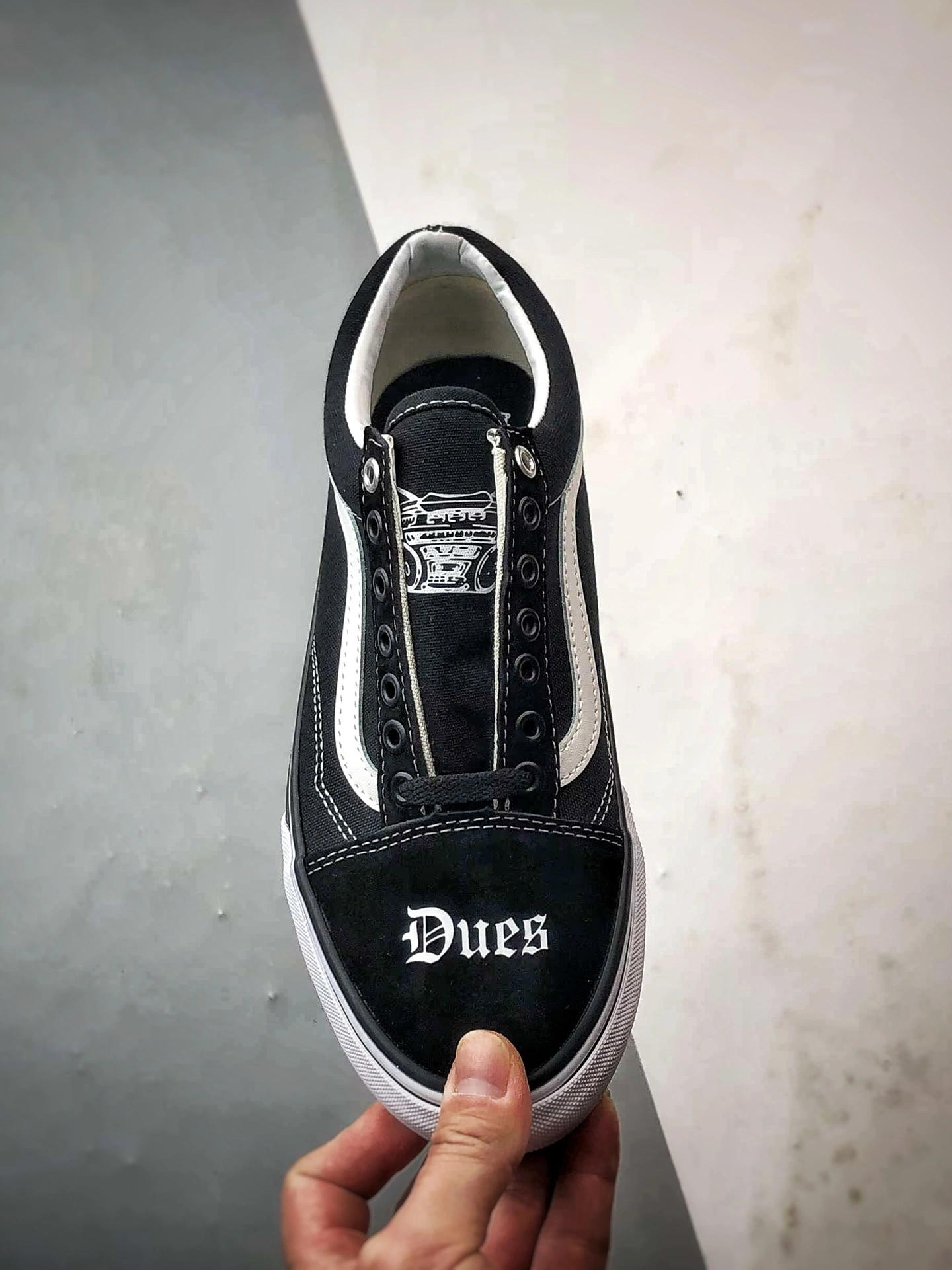 Flying pig--Other brands VN000E9TMCG V19s x Travis Barker Old Skool item: E-X000L2819B