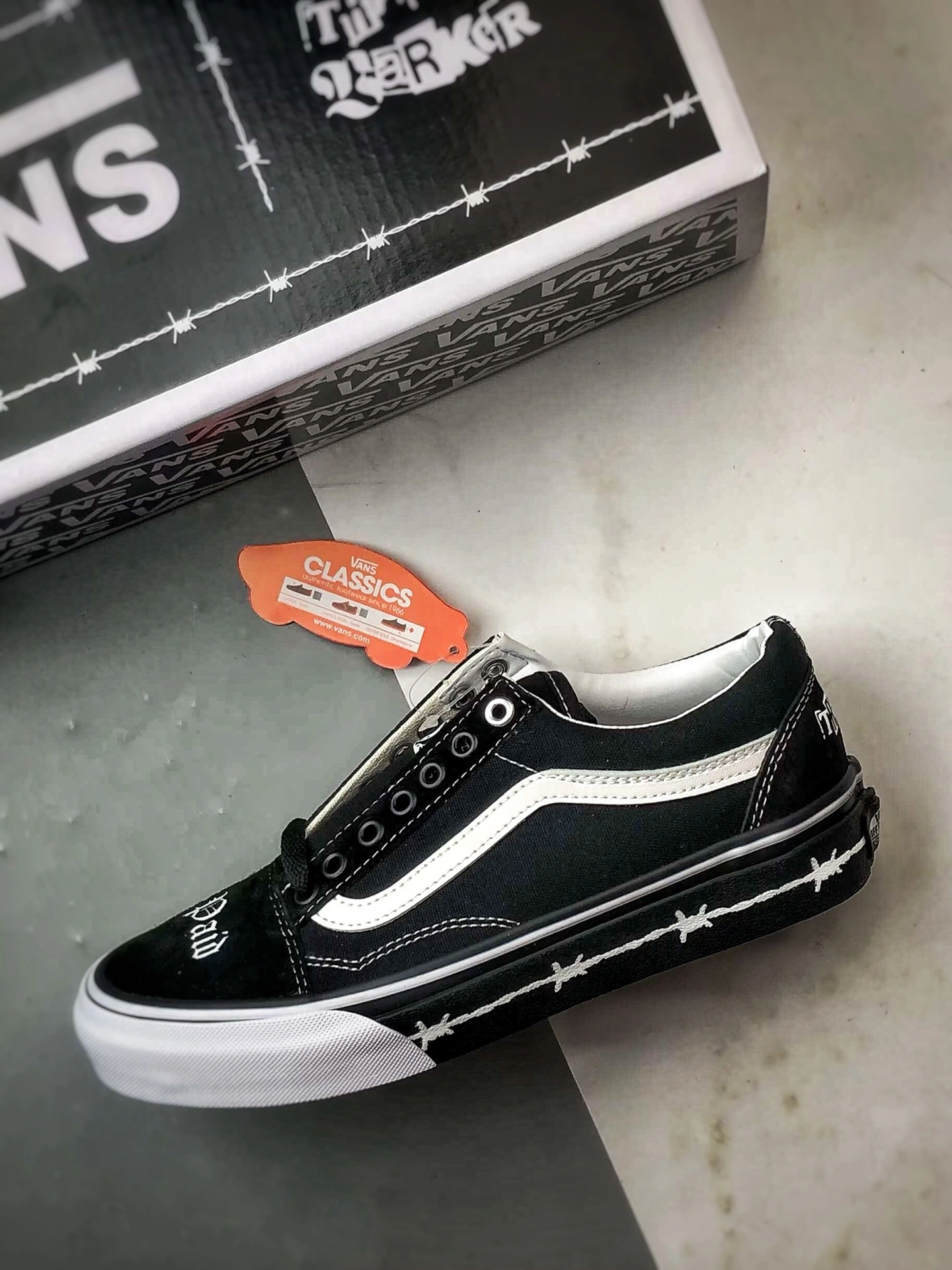 Flying pig--Other brands VN000E9TMCG V19s x Travis Barker Old Skool item: E-X000L2819B