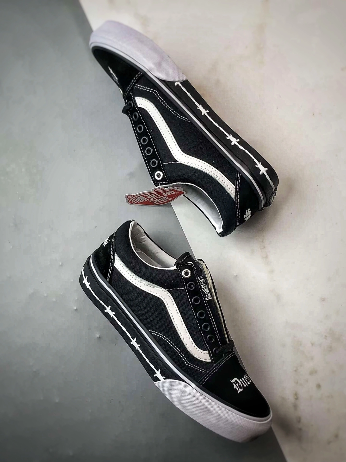 Flying pig--Other brands VN000E9TMCG V19s x Travis Barker Old Skool item: E-X000L2819B