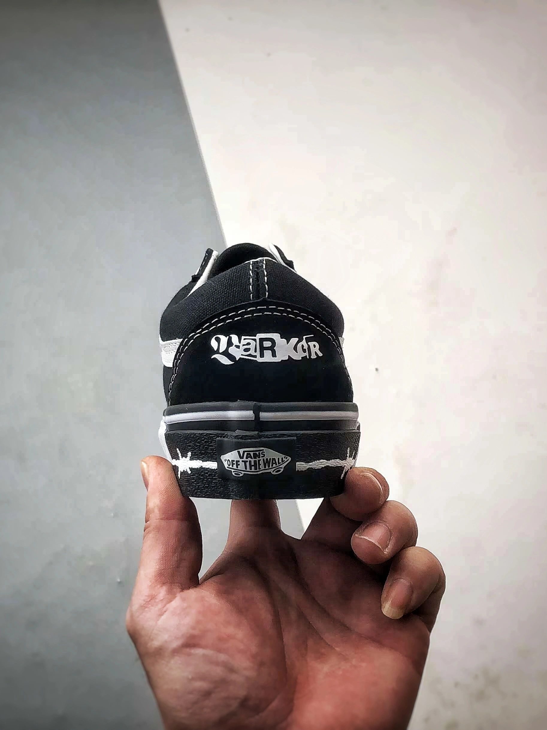Flying pig--Other brands VN000E9TMCG V19s x Travis Barker Old Skool item: E-X000L2819B