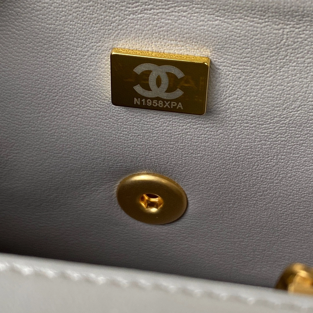 MOMO- high quality version AS2431-B08846-NJ531 Mini CF handle sheephide item：B-B370L3007C