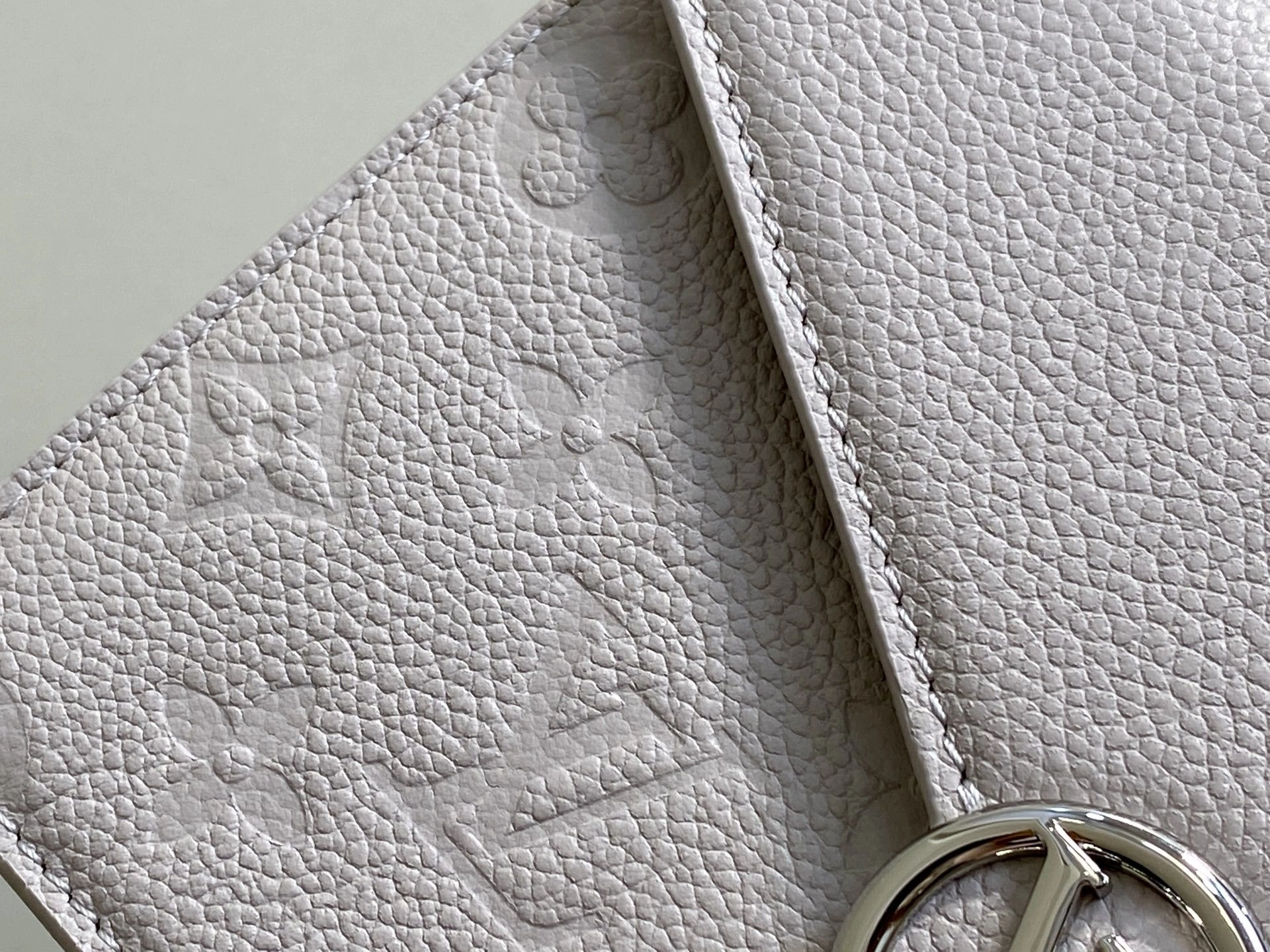 MOMO-- 8V M13570 high quality version Portefeuille chaîne Rosy Monogram Empreinte Ys item:E-B000J1835