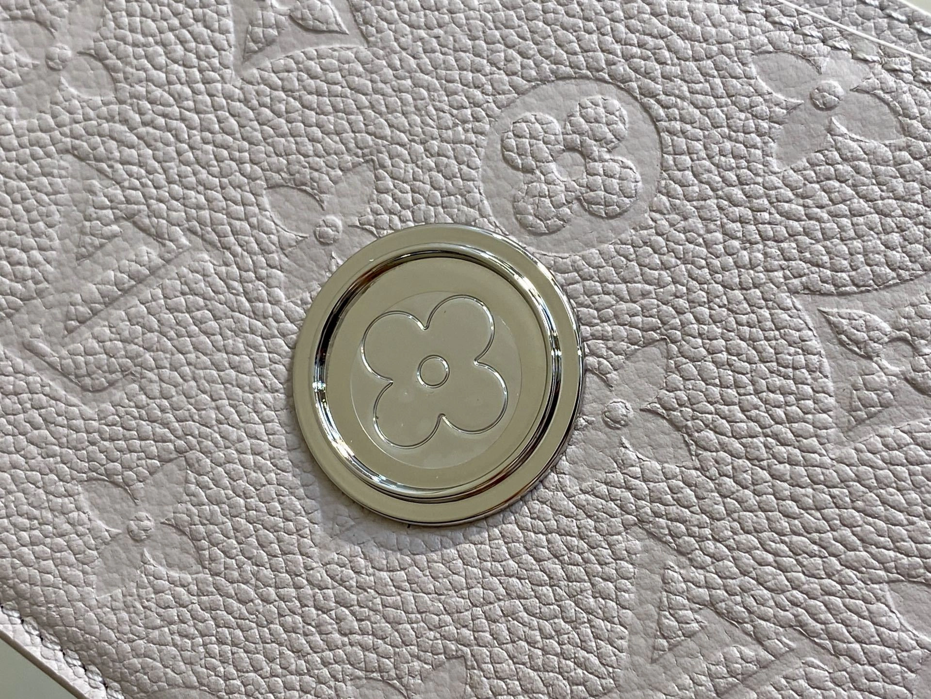 MOMO-- 8V M13570 high quality version Portefeuille chaîne Rosy Monogram Empreinte Ys item:E-B000J1835