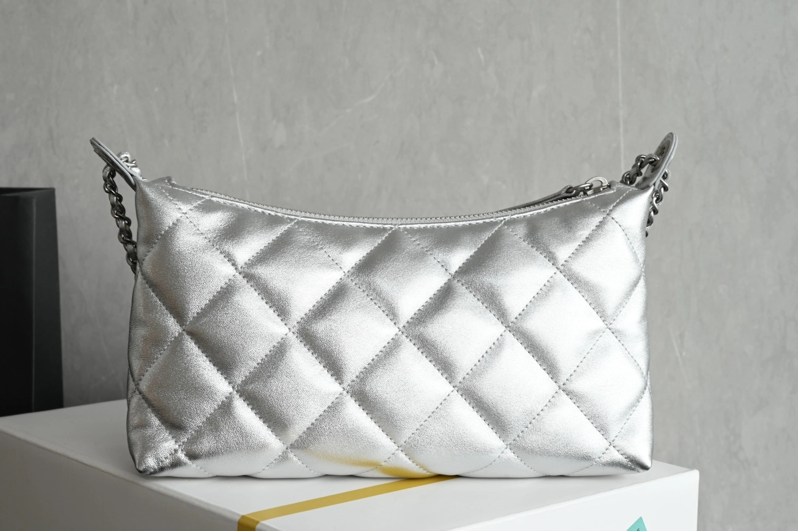 MOMO-- 3h1958 AS5528-B20300-U1002 high quality version cowhide sheepskin item:E-B000J1948