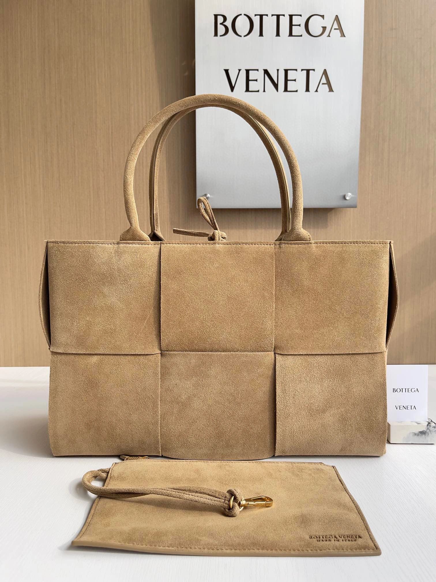 MOMO- high quality version 609175-VCP01-9850 Bottega Veneta Arco Tote item：B-B063I0709C