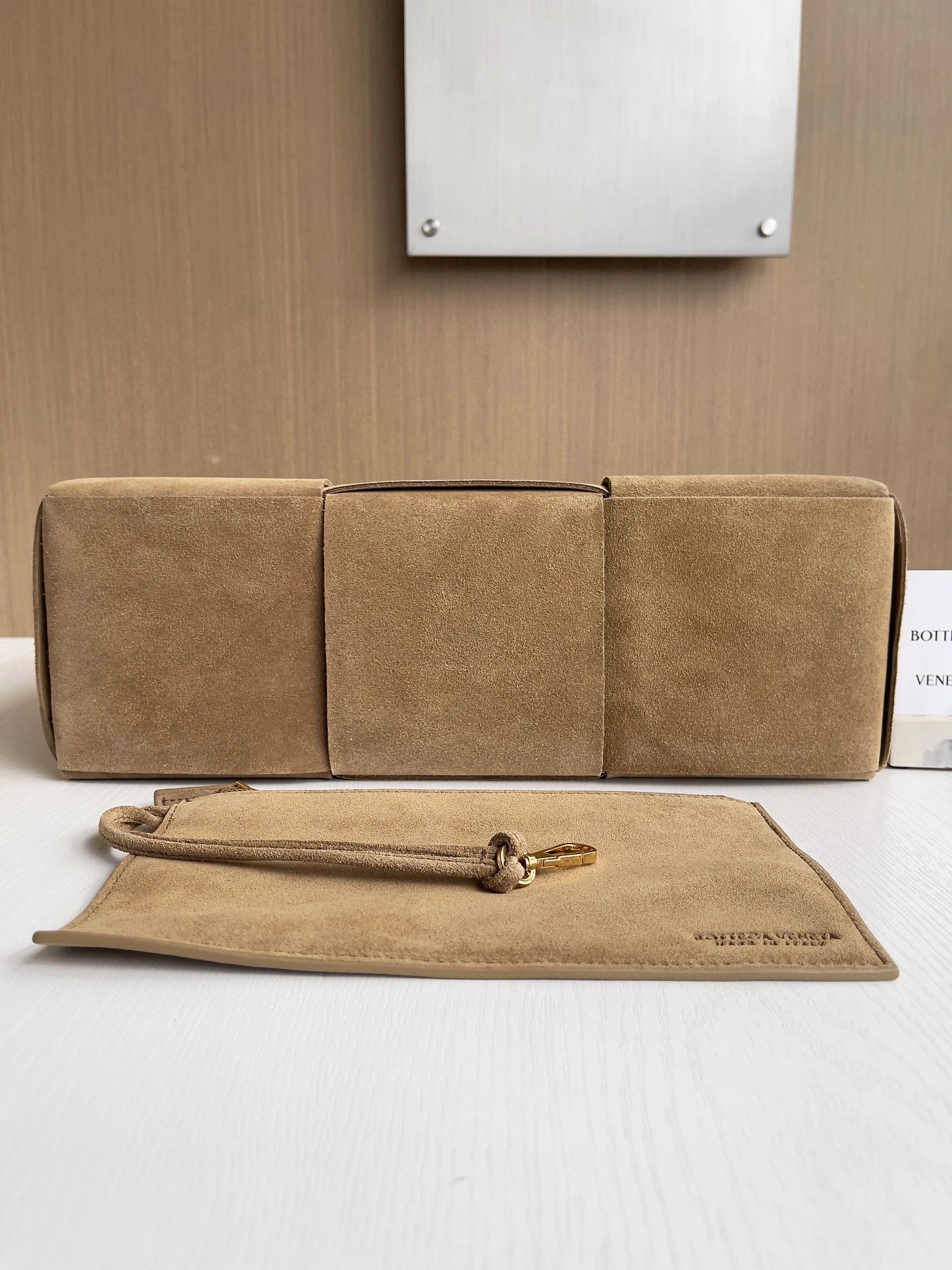 MOMO- high quality version 609175-VCP01-9850 Bottega Veneta Arco Tote item：B-B063I0709C