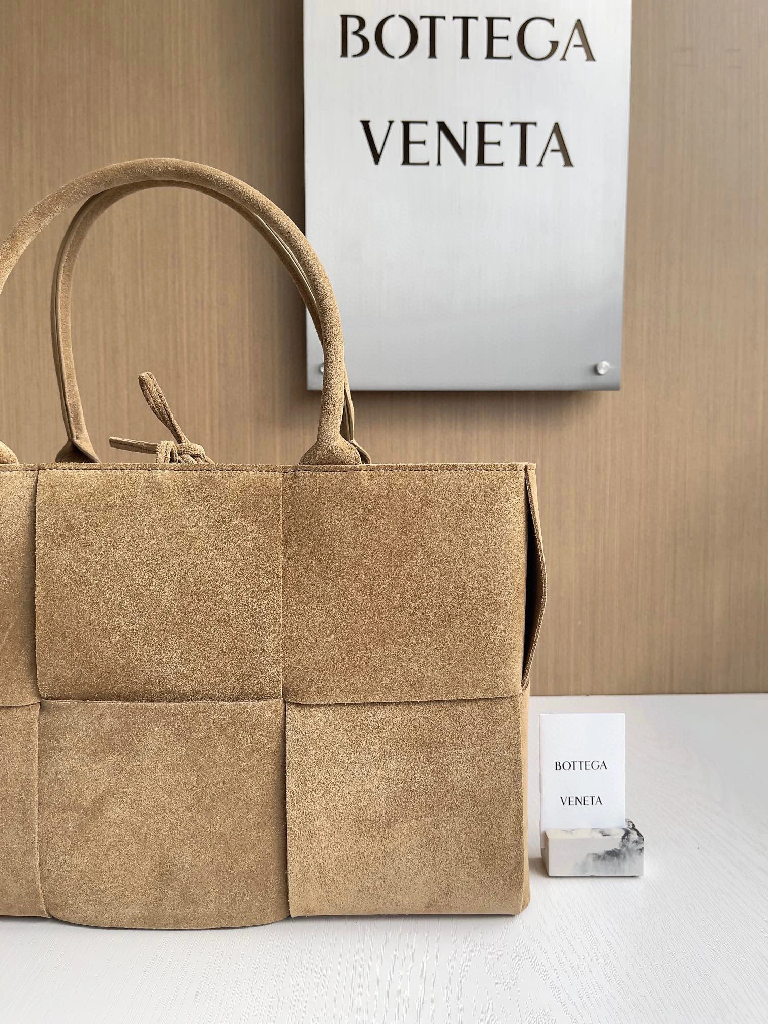 MOMO- high quality version 609175-VCP01-9850 Bottega Veneta Arco Tote item：B-B063I0709C