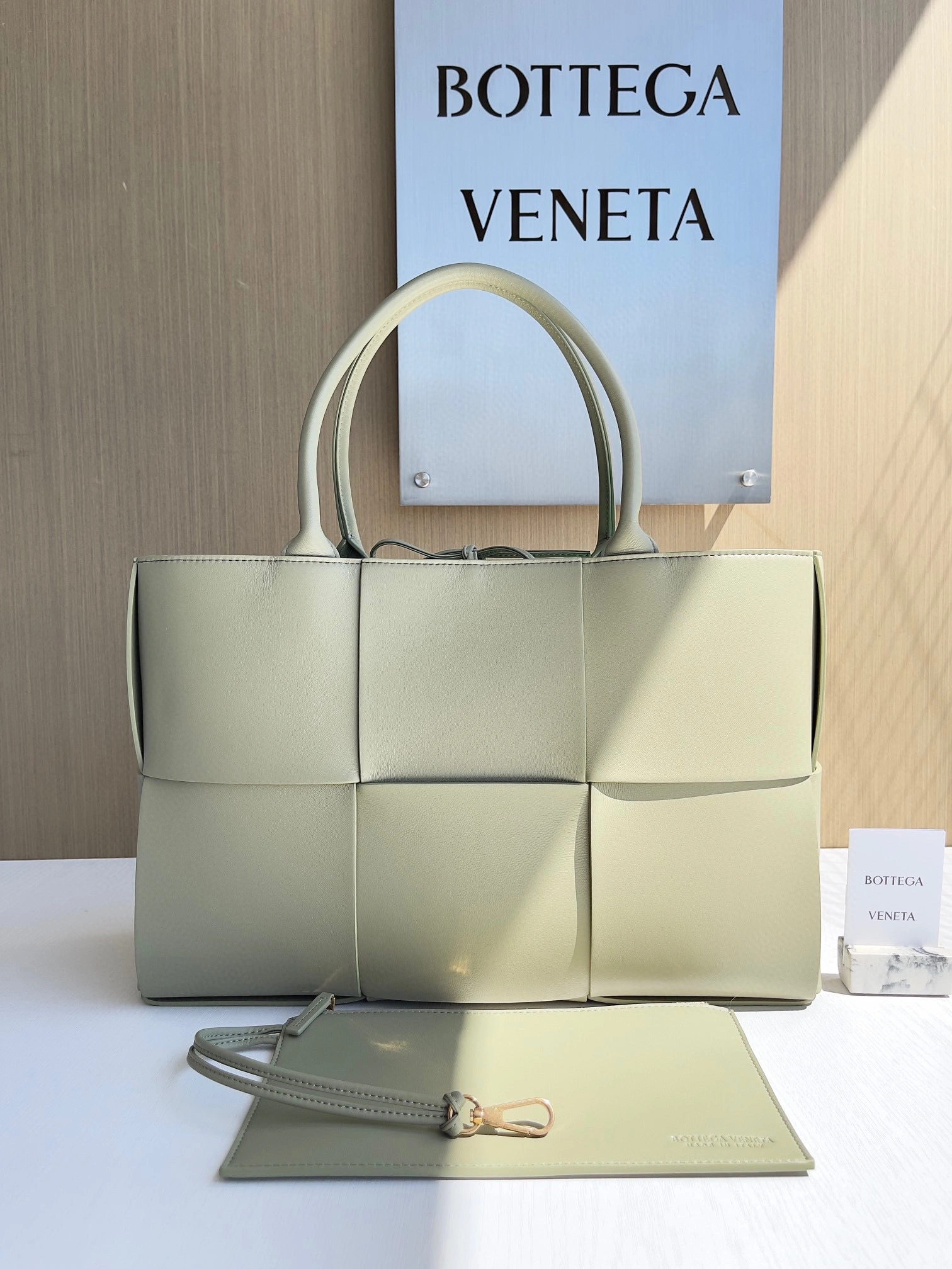MOMO- high quality version 609175-VCQC2-7450 Bottega Veneta Arco Tote item：B-B063I0711C