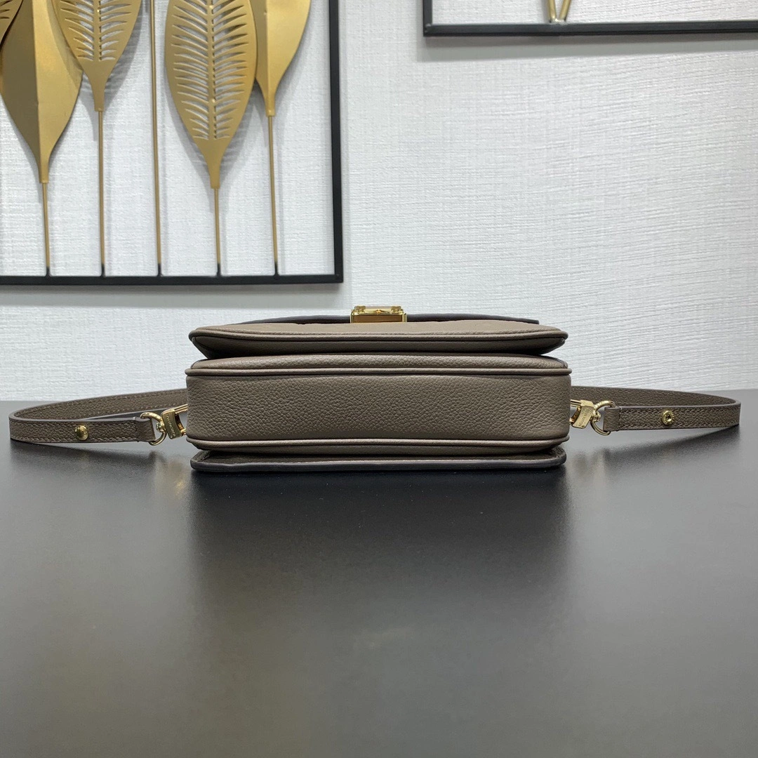 MOMO--8V M25910 high quality version Pochette Métis East West Monogram Empreinte item:E-B000L1809T