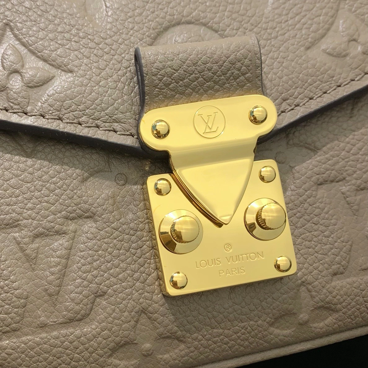 MOMO--8V M25910 high quality version Pochette Métis East West Monogram Empreinte item:E-B000L1809T